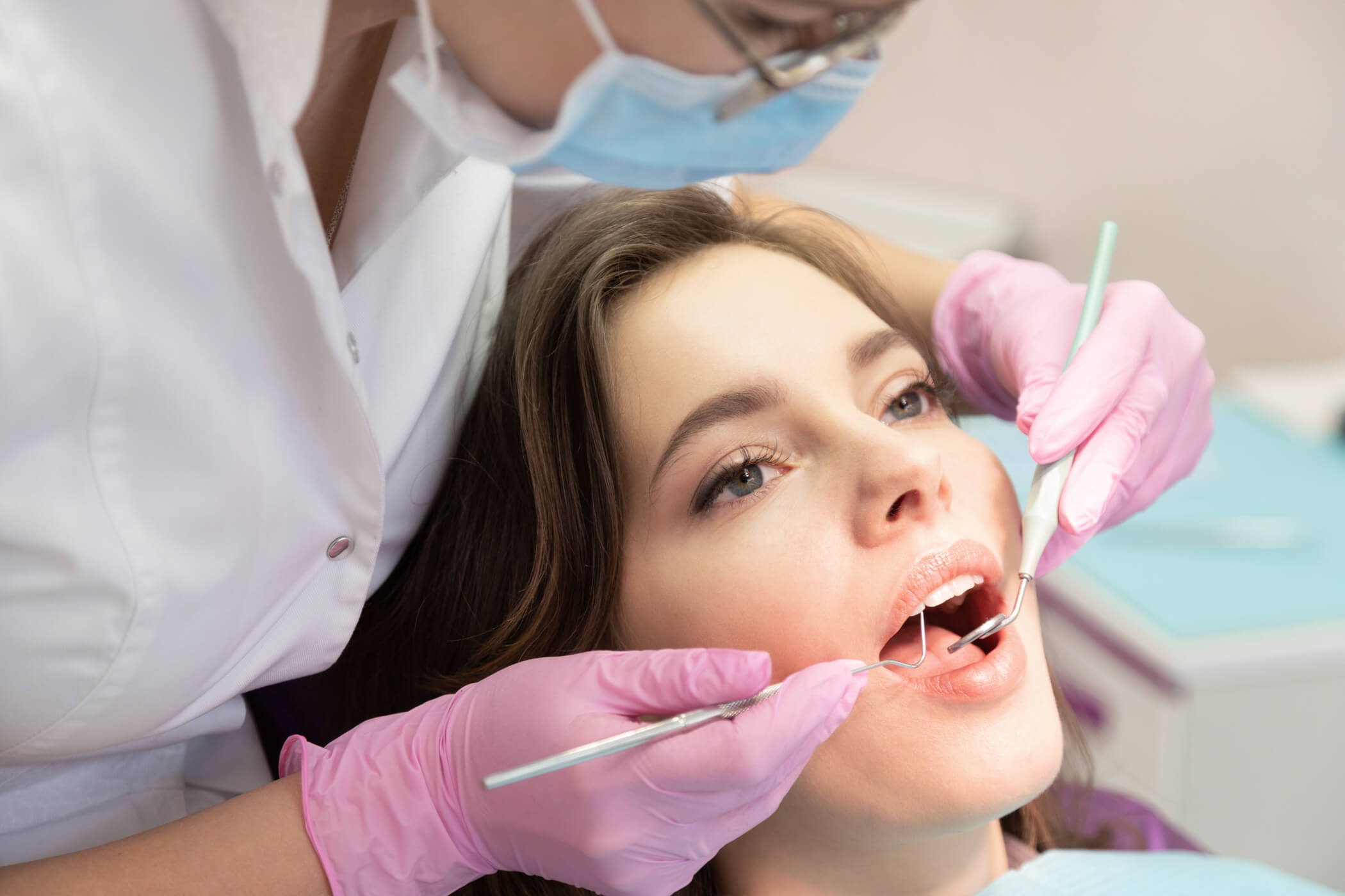 When should a patient be referred to a periodontist?